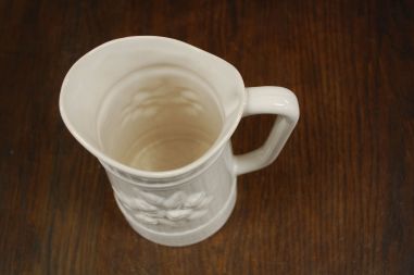 (n-6949) Guldkroken HJO, valge piimakann