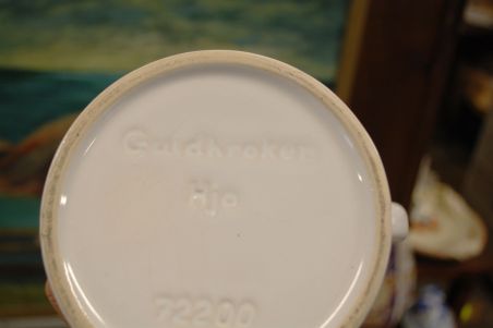(n-6949) Guldkroken HJO, valge piimakann