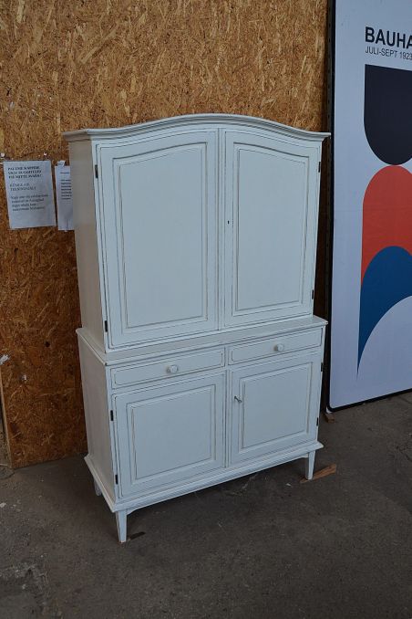 (L-651) Valge puhvetkapp