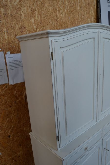 (L-651) Valge puhvetkapp