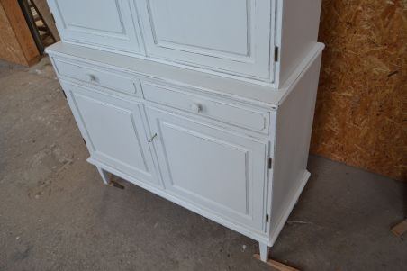 (L-651) Valge puhvetkapp