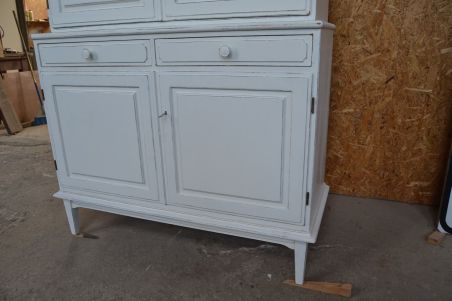 (L-651) Valge puhvetkapp