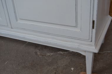 (L-651) Valge puhvetkapp