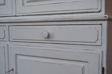 (L-651) Valge puhvetkapp