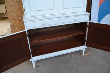 (L-651) Valge puhvetkapp