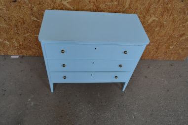 (L-653) Helesinine kolme sahtliga kummut