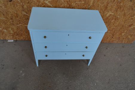 (L-653) Helesinine kolme sahtliga kummut (L-653) Helesinine kolme sahtliga kummut