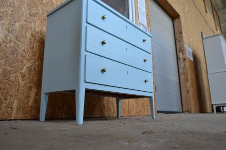 (L-653) Helesinine kolme sahtliga kummut (L-653) Helesinine kolme sahtliga kummut