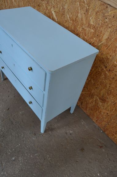 (L-653) Helesinine kolme sahtliga kummut