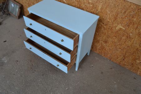 (L-653) Helesinine kolme sahtliga kummut (L-653) Helesinine kolme sahtliga kummut