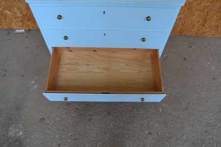 (L-653) Helesinine kolme sahtliga kummut (L-653) Helesinine kolme sahtliga kummut