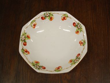 (n-6919) Kirssidega kann ja kauss komplektis