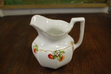 (n-6919) Kirssidega kann ja kauss komplektis