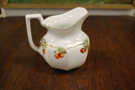 (n-6919) Kirssidega kann ja kauss komplektis