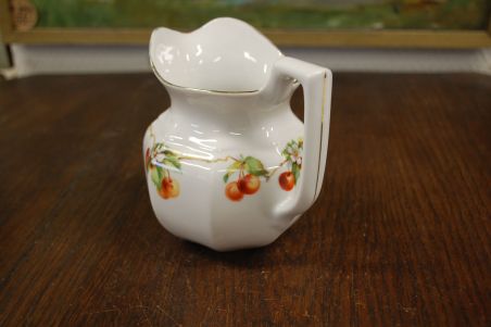 (n-6919) Kirssidega kann ja kauss komplektis