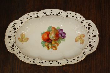 (n-6973) Pitsiline ovaalne kauss puuvijadega