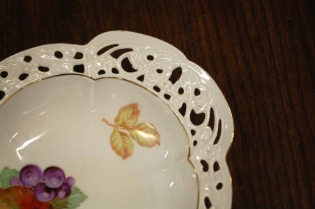 (n-6973) Pitsiline ovaalne kauss puuvijadega