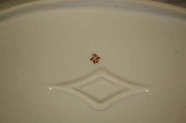 (n-6973) Pitsiline ovaalne kauss puuvijadega