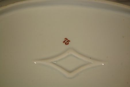 (n-6973) Pitsiline ovaalne kauss puuvijadega