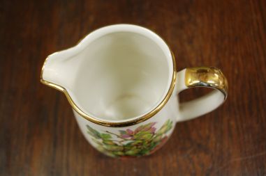 (n-6983) Kahla, puuviljadega kann