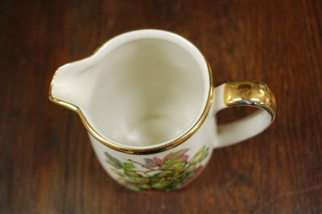 (n-6983) Kahla, puuviljadega kann