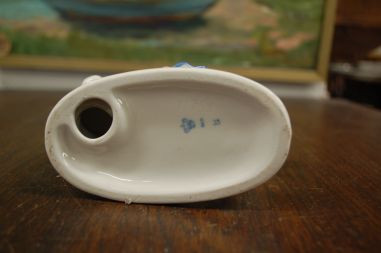 (n-6985) GDR Lippelsdorf Porcelain kuju "Tüdruk lehmaga"