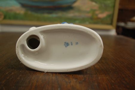 (n-6985) GDR Lippelsdorf Porcelain kuju "Tüdruk lehmaga"