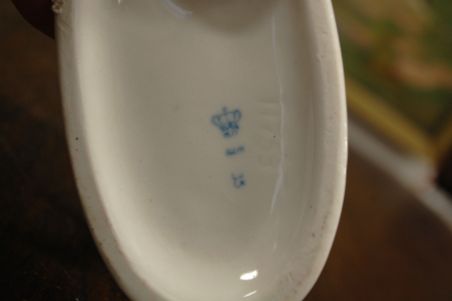 (n-6985) GDR Lippelsdorf Porcelain kuju "Tüdruk lehmaga"