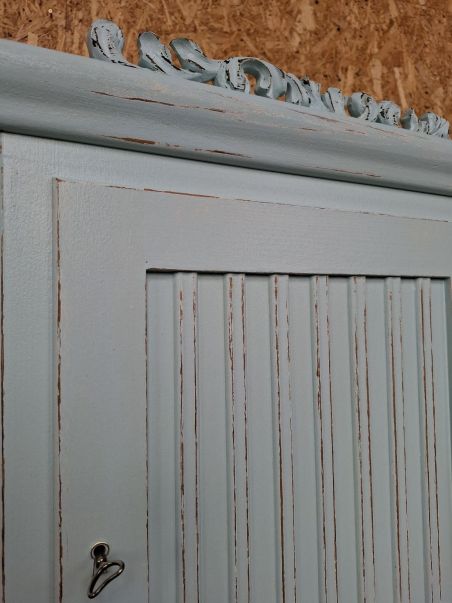 (L-655) Helesinine nurgakapp (L-655) Helesinine nurgakapp