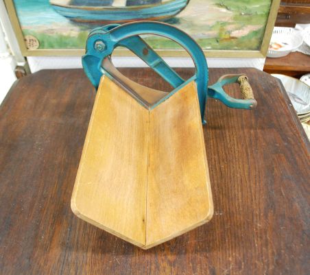 (n-6992) Vana leivalõikur GINGE (n-6992) Vana leivalõikur GINGE