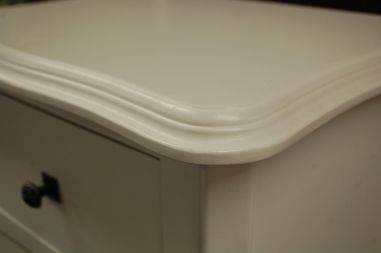 (L-658) Valge sahtlitega öökapp