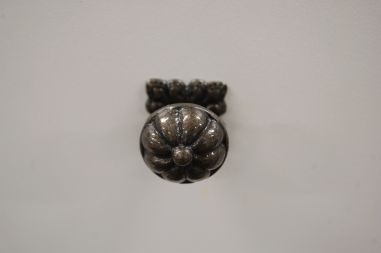 (L-658) Valge sahtlitega öökapp