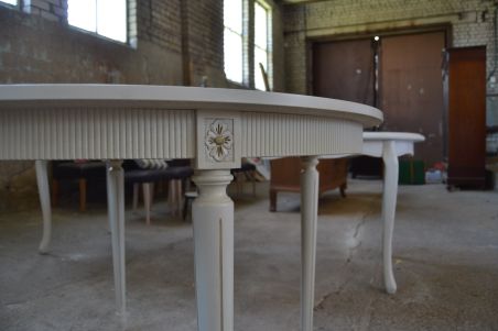 (L-674) Ümar kahe pikendusplaadiga söögilaud