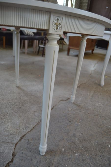 (L-674) Ümar kahe pikendusplaadiga söögilaud