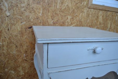 (L-676) Valge sahtliga lauake, kapp