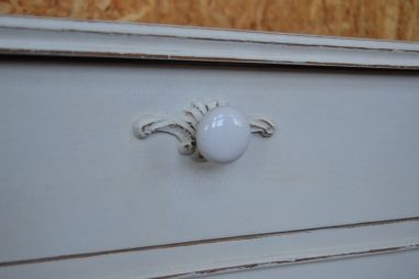 (L-676) Valge sahtliga lauake, kapp