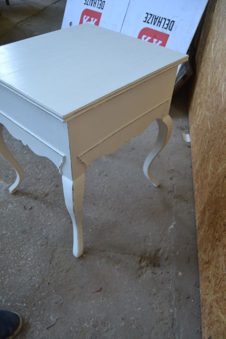 (L-676) Valge sahtliga lauake, kapp