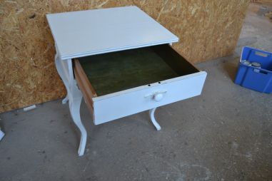 (L-676) Valge sahtliga lauake, kapp