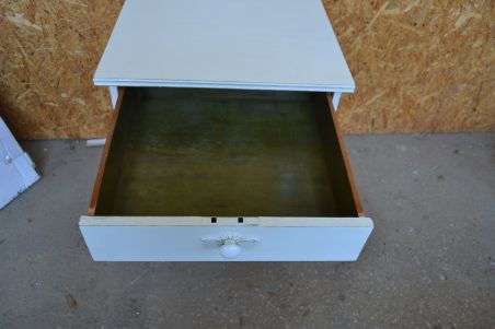 (L-676) Valge sahtliga lauake, kapp