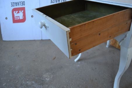 (L-676) Valge sahtliga lauake, kapp