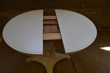 (L-677) Valge ümar muudetava kõrgusega  laud, kaks ühes - söögilaud ja diivanilaud