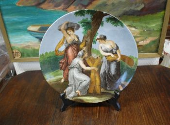 (n-7023) Portselanist seinataldrik "Naised"