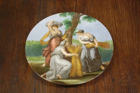 (n-7023) Portselanist seinataldrik "Naised" (n-7023) Portselanist seinataldrik "Naised"