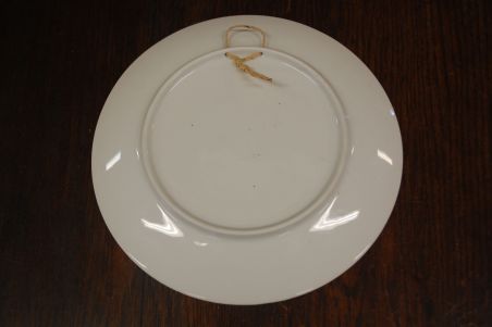 (n-7023) Portselanist seinataldrik "Naised" (n-7023) Portselanist seinataldrik "Naised"