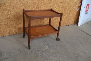 (n-7029) Ratastel lauake, serveerimislaud, Taanist