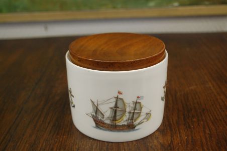 (n-7042) Bavaria Winterling Marktleuthen, mereteemaline kaanega toos