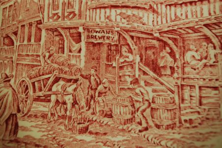 (n-7045) Royal Tudor Ware, " 17 Century England", kauss