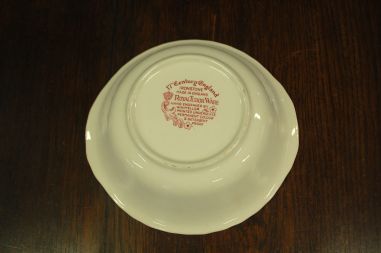 (n-7045) Royal Tudor Ware, " 17 Century England", kauss