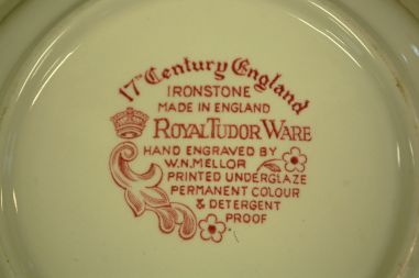 (n-7045) Royal Tudor Ware, " 17 Century England", kauss