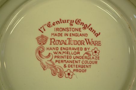 (n-7045) Royal Tudor Ware, " 17 Century England", kauss